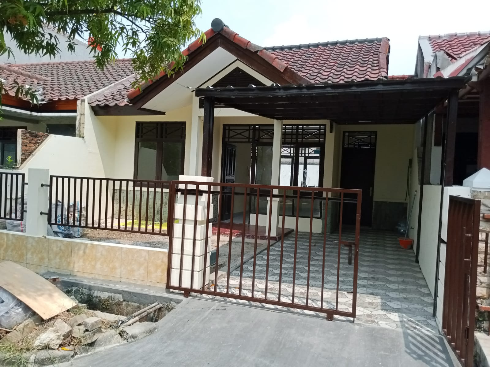 Rumah Dijual di Cluster Tropikana Jababeka Cikarang 